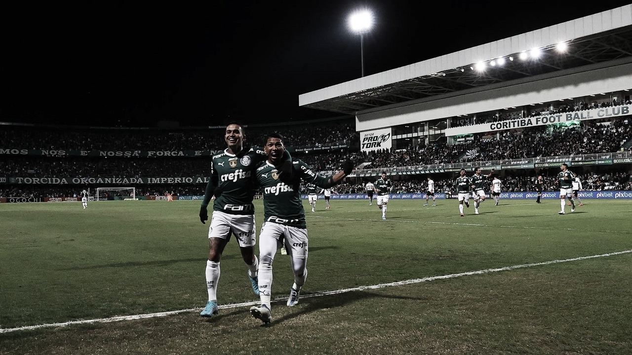 Palmeiras controla jogo, quebra tabu e bate Coritiba pelo Brasileirão