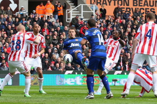 Van Persie desencanta e Manchester United derrota o Stoke City Van Persie desencanta e Manchester United derrota o Stoke City