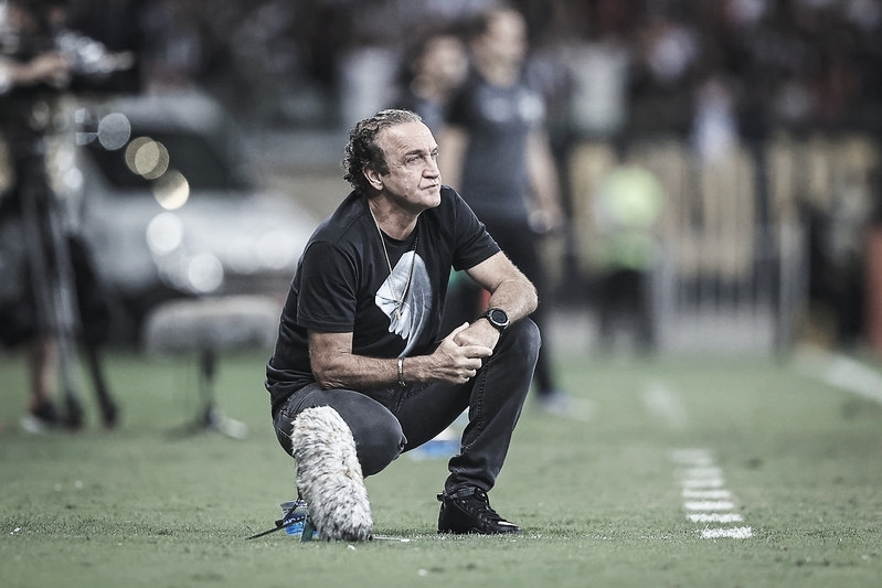 "O VAR tem errado em muitos jogos" dispara Cuca indignado após tropeço do Atlético-MG diante do Botafogo