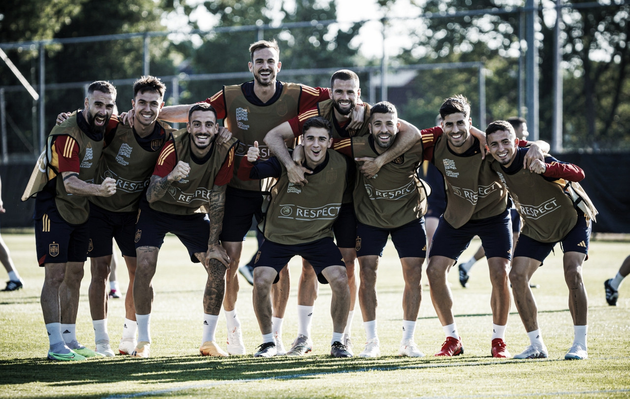 Transmissão do placar da partida de futebol da copa do euro das oitavas de  final da croácia x espanha