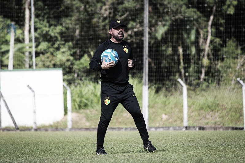 Luizinho Lopes destaca acertos necessários e faz projeções
na Série C