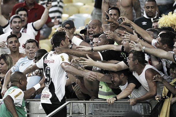Vasco vence Flamengo com gol de Gilberto e avança à final do Campeonato Carioca