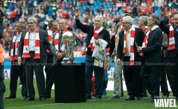 El Atlético de Madrid rinde homenaje a los campeones de la Intercontinental