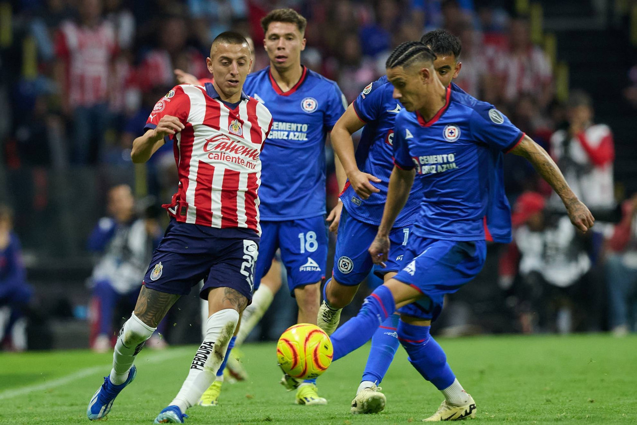 De rojiblanco a celeste: los jugadores que han defendido a Chivas y Cruz Azul