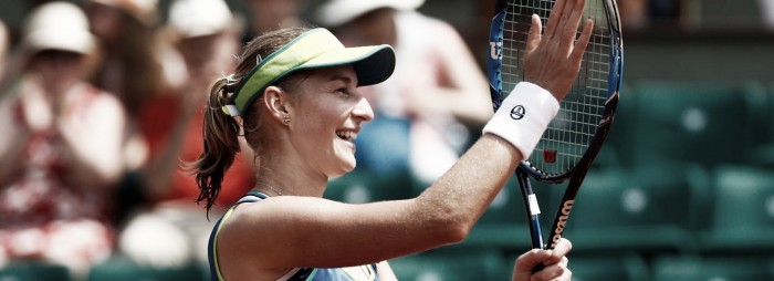 Makarova surpreende e elimina Kerber na estreia em Roland Garros