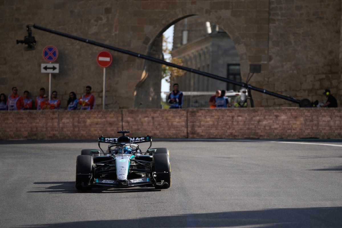 GP di Baku: Russell vince davanti a Verstappen, Ferrari ancora in crisi