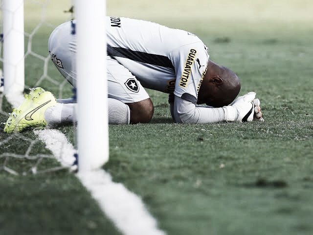 Rebaixamentos, Niltão e escassez financeira: o Botafogo dos anos 2000