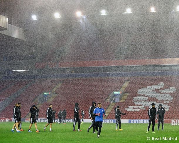 Anfield recibe al Madrid con un temporal