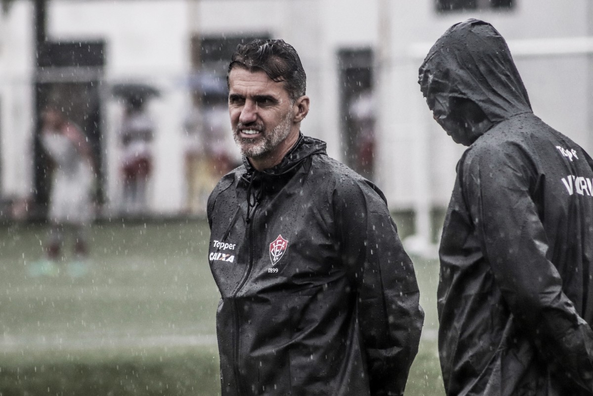Após derrota, Vagner Mancini lamenta atuação do Vitória: “Bobeamos demais” Após derrota, Vagner Mancini lamenta atuação do Vitória: “Bobeamos demais”
