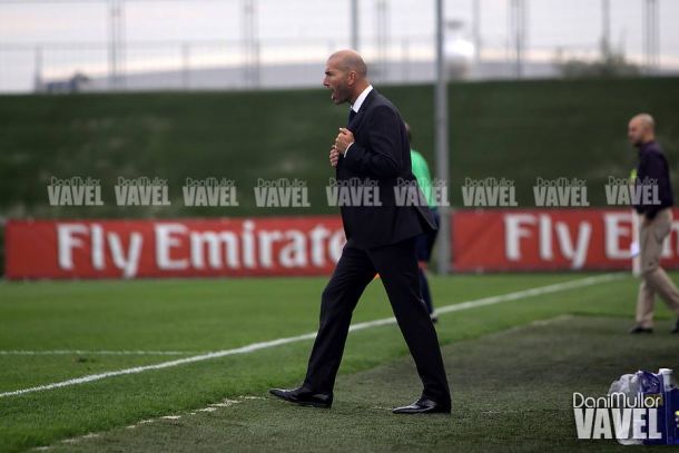 Zidane dirigió al Castilla desde la banda