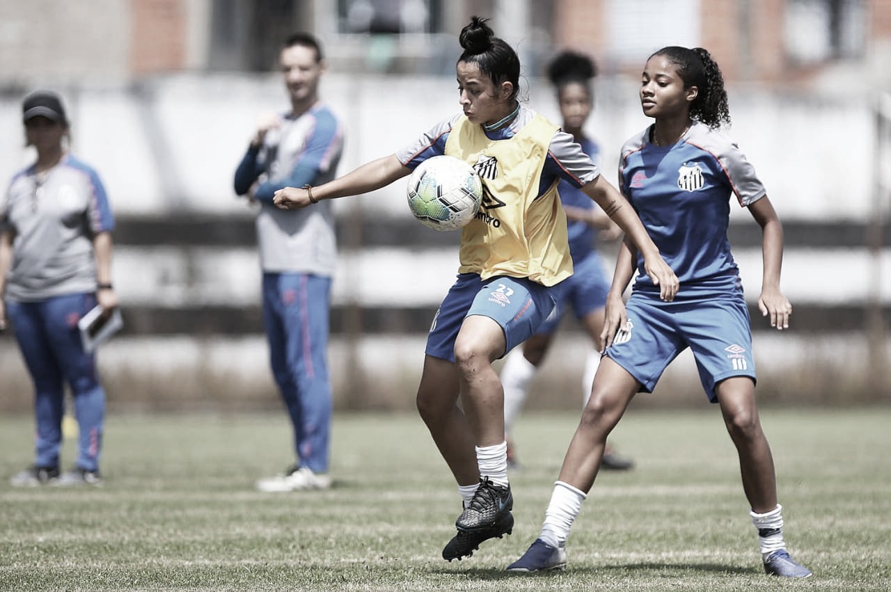 Meia Clara Porto avalia período no time feminino do Santos: "Amadureci como atleta"
