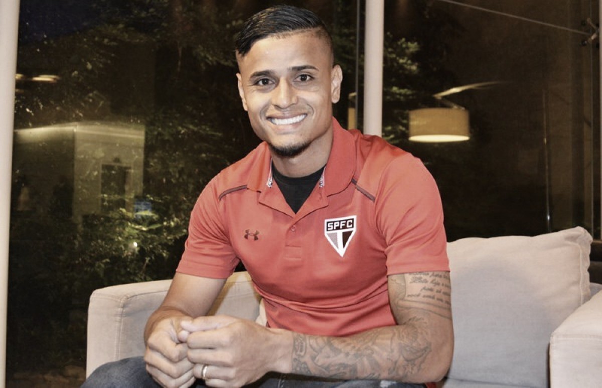 Novo camisa 18 do São Paulo, Everton elogia clube e valoriza chance: "Emoção grande" Novo camisa 18 do São Paulo, Everton elogia clube e valoriza chance: "Emoção grande"