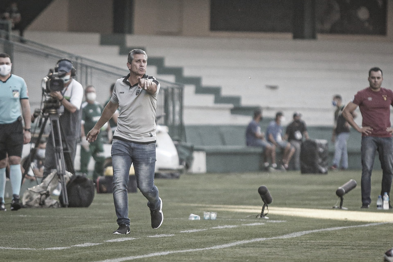 Após estrear no Coritiba com vitória, Jorginho explica suas táticas para levantar equipe