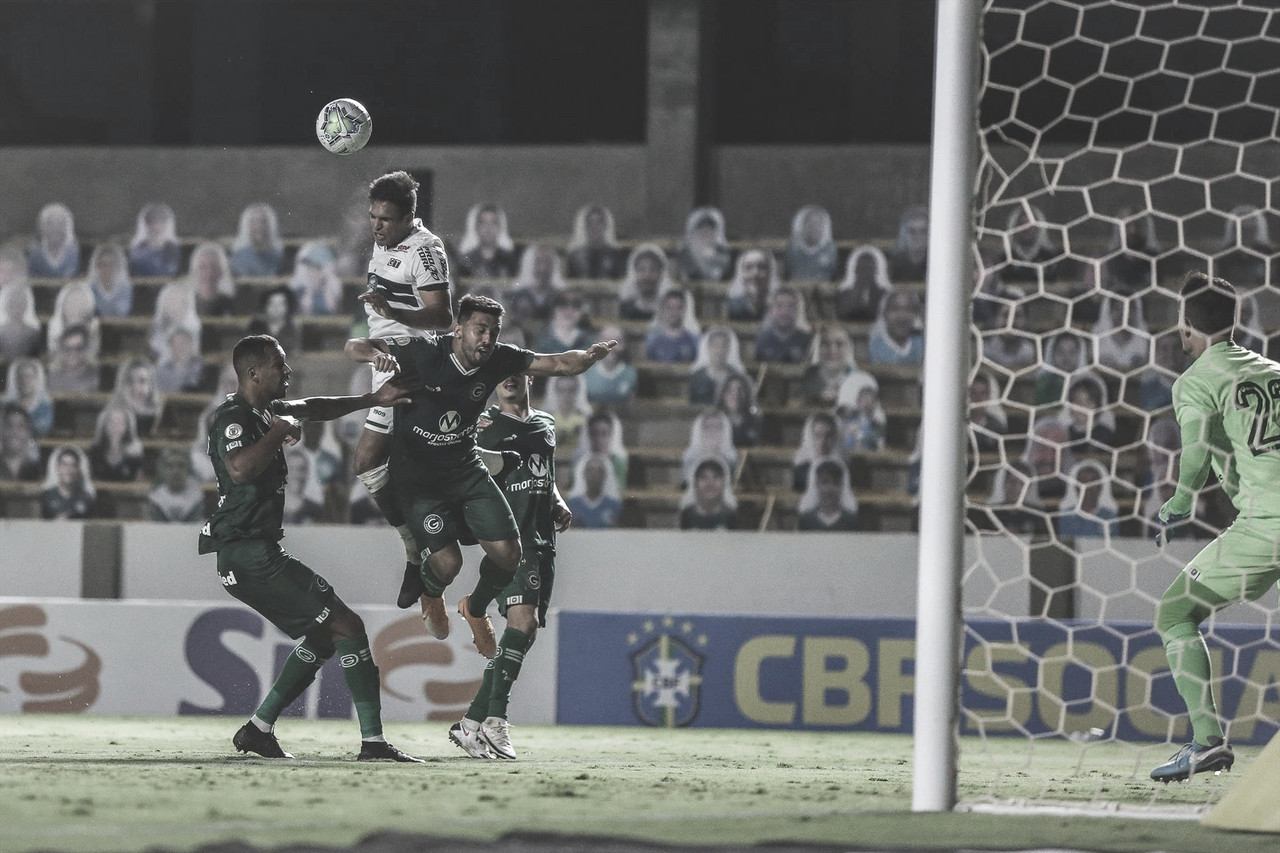 Em disputa do Z-4, Coritiba encara Goiás no Couto Pereira Em disputa do Z-4, Coritiba encara Goiás no Couto Pereira
