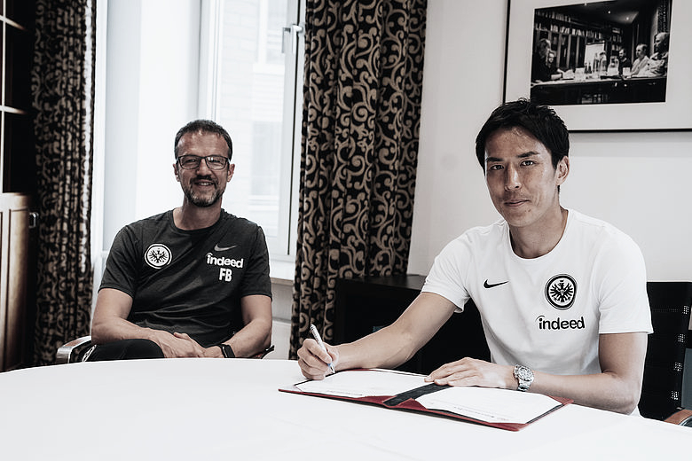 Makoto Hasebe seguirá un año más con Eintracht Frankfurt 