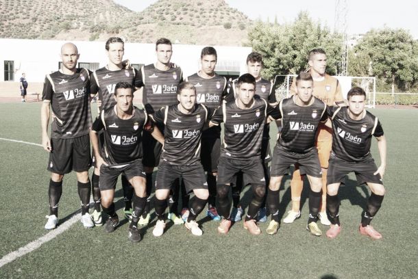 El Real Jaén obtiene su primera victoria en pretemporada... ¡con 33 jugadores!