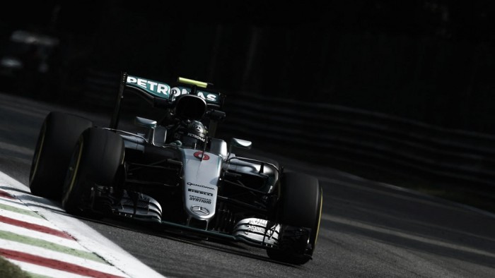 Rosberg y Hamilton se dividieron el viernes