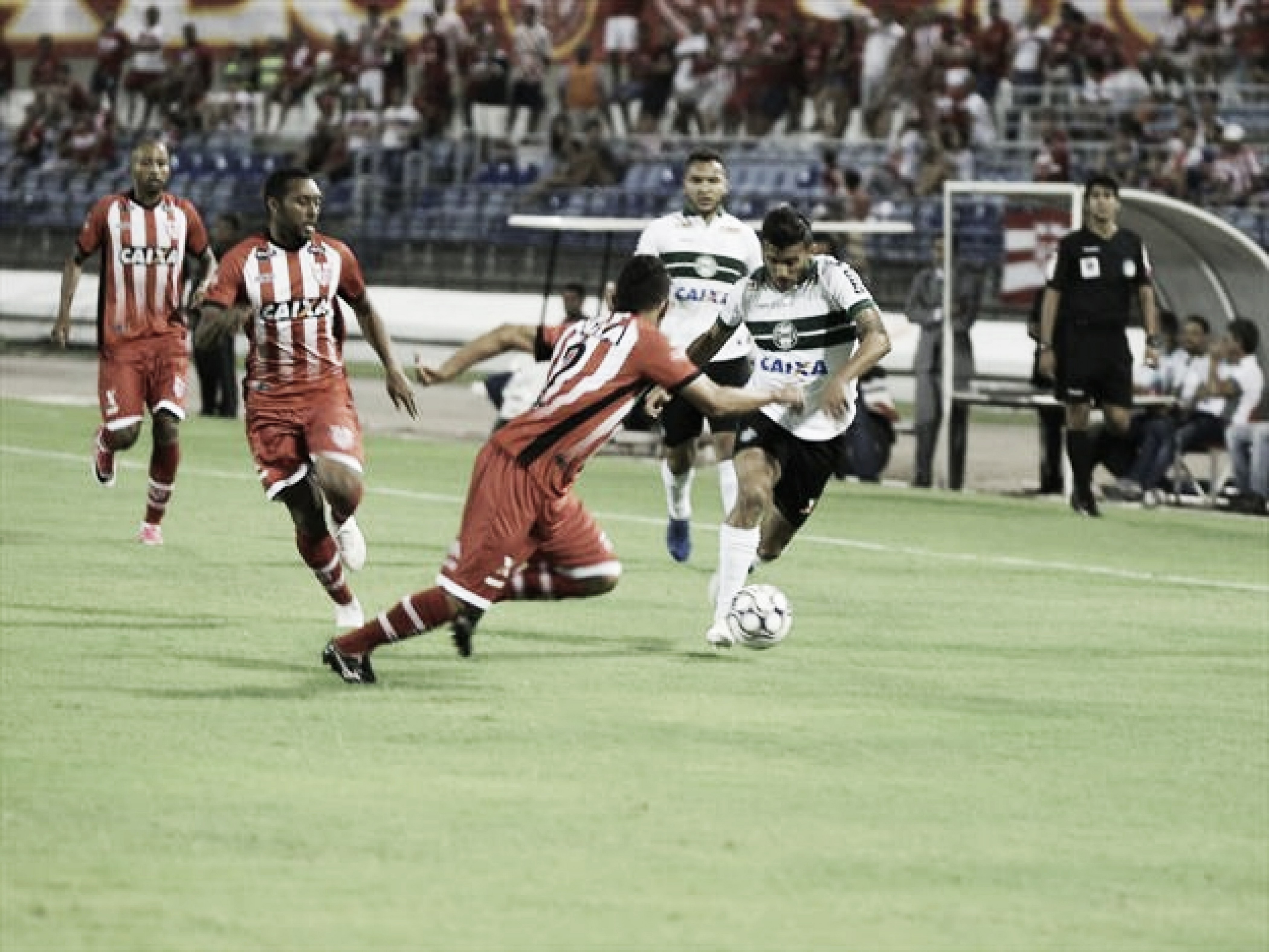 Em noite de estreia dos técnicos, CRB e Coritiba ficam no empate no Rei Pelé Em noite de estreia dos técnicos, CRB e Coritiba ficam no empate no Rei Pelé