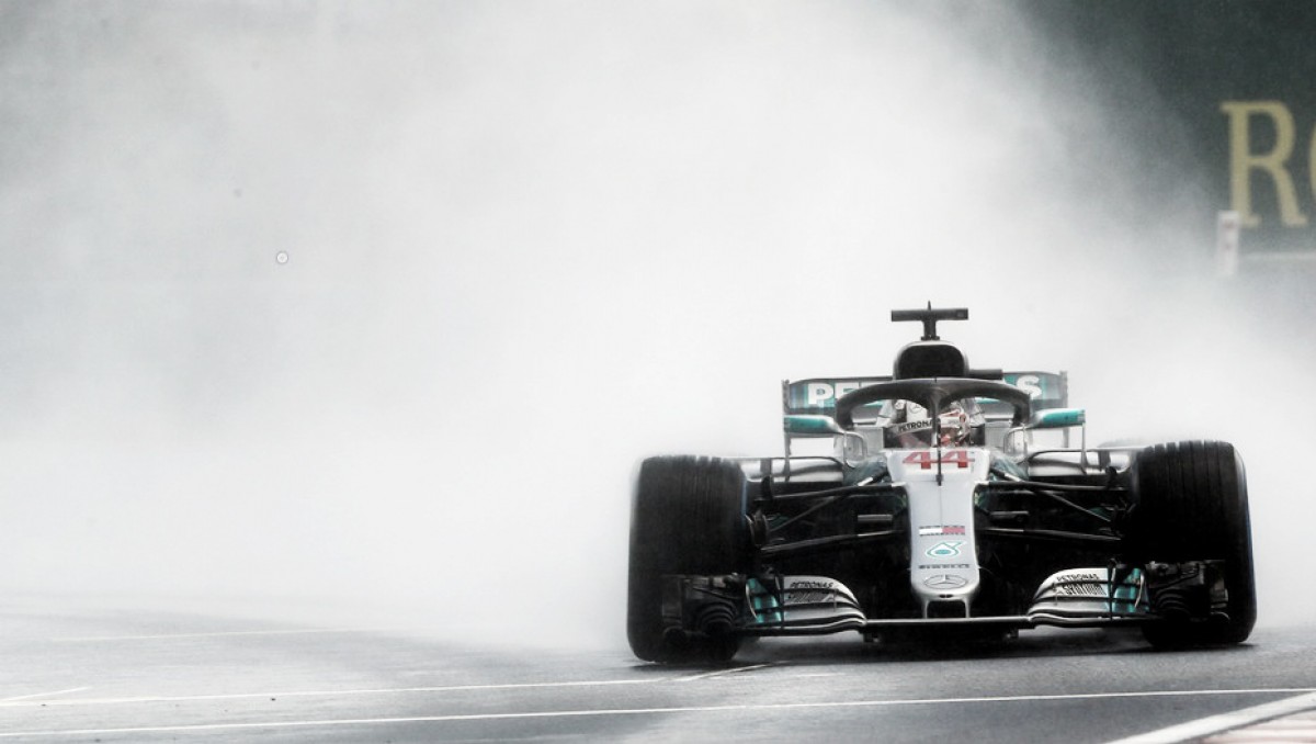 Hamilton logra la pole en la lluvia húngara