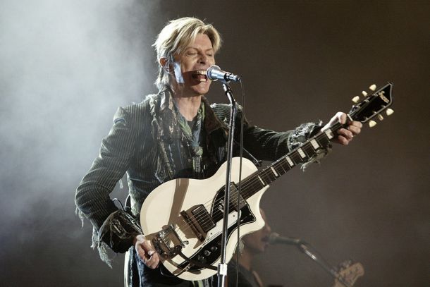 David Bowie anuncia que habrá "más música pronto"