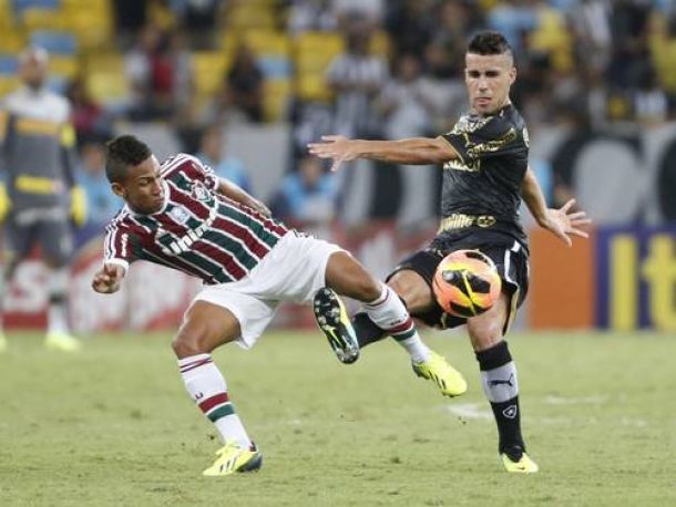 Botafogo encara o Fluminense para se aproximar do G-4