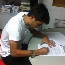 Depois de longa novela, Mattheus renova com o Flamengo até 2016 Depois de longa novela, Mattheus renova com o Flamengo até 2016