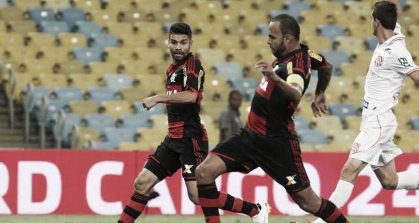 Com gols no segundo tempo, Flamengo vence Bangu