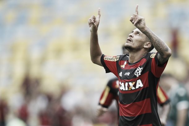 Flamengo goleia Goiás e põe fim à sequência de sete derrotas no Brasileirão