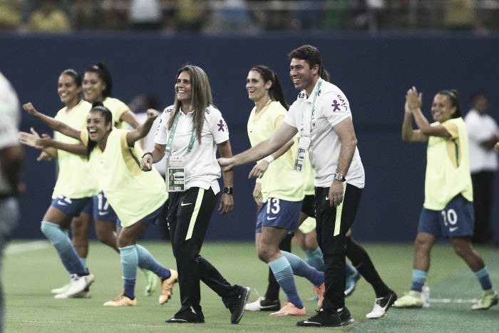 Jogadoras brasileiras comemoram vitória sobre Espanha e valorizam qualidade da equipe