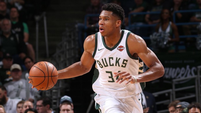 NBA - Piccolo infortunio per Antetokounmpo