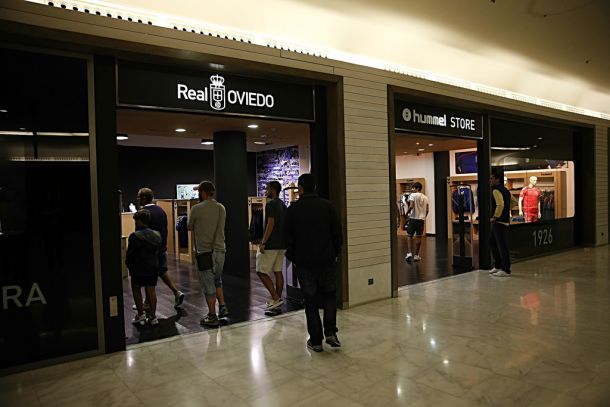 El Real Oviedo presenta su nueva tienda oficial El Real Oviedo presenta su nueva tienda oficial