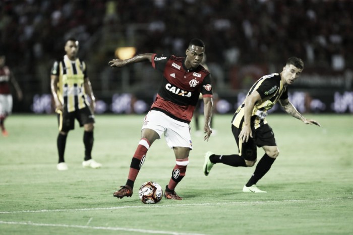 Lucas Silva, Jean Lucas e Pepê se destacam em vitória do Flamengo no Carioca; confira notas