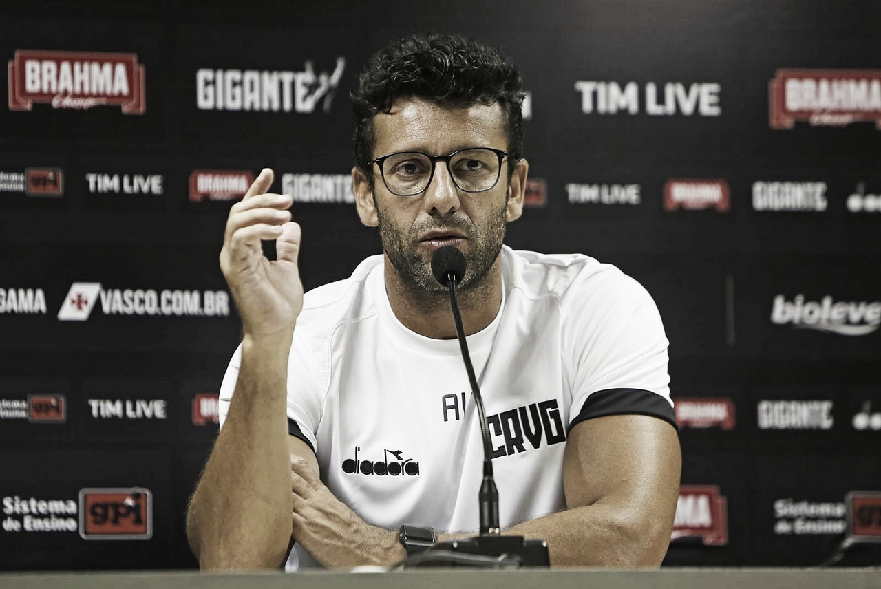 Valentim projeta Clássico dos Milhões e minimiza time misto do rival: "Vai ser o Flamengo" Valentim projeta Clássico dos Milhões e minimiza time misto do rival: "Vai ser o Flamengo"
