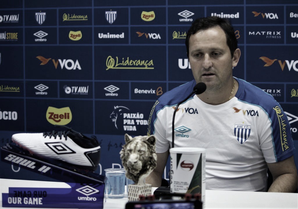 Evando evita falar sobre arbitragem e cita jogo equilibrado contra o Palmeiras Evando evita falar sobre arbitragem e cita jogo equilibrado contra o Palmeiras