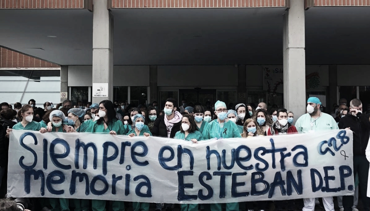 El
Hospital Severo Ochoa de Leganés homenajea a Esteban, el enfermero de 57 años fallecido
por coronavirus 