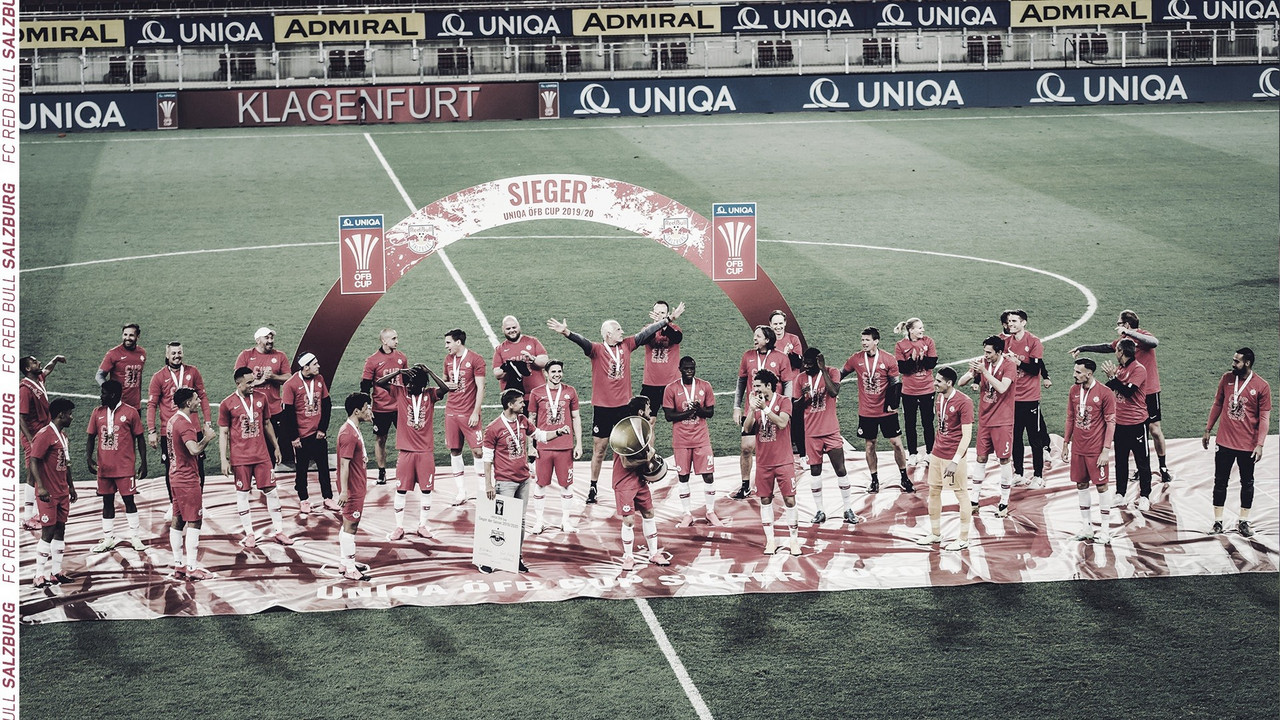 Red Bull Salzburg goleia na final da Copa da Áustria e leva
primeiro título durante pandemia Red Bull Salzburg goleia na final da Copa da Áustria e leva
primeiro título durante pandemia