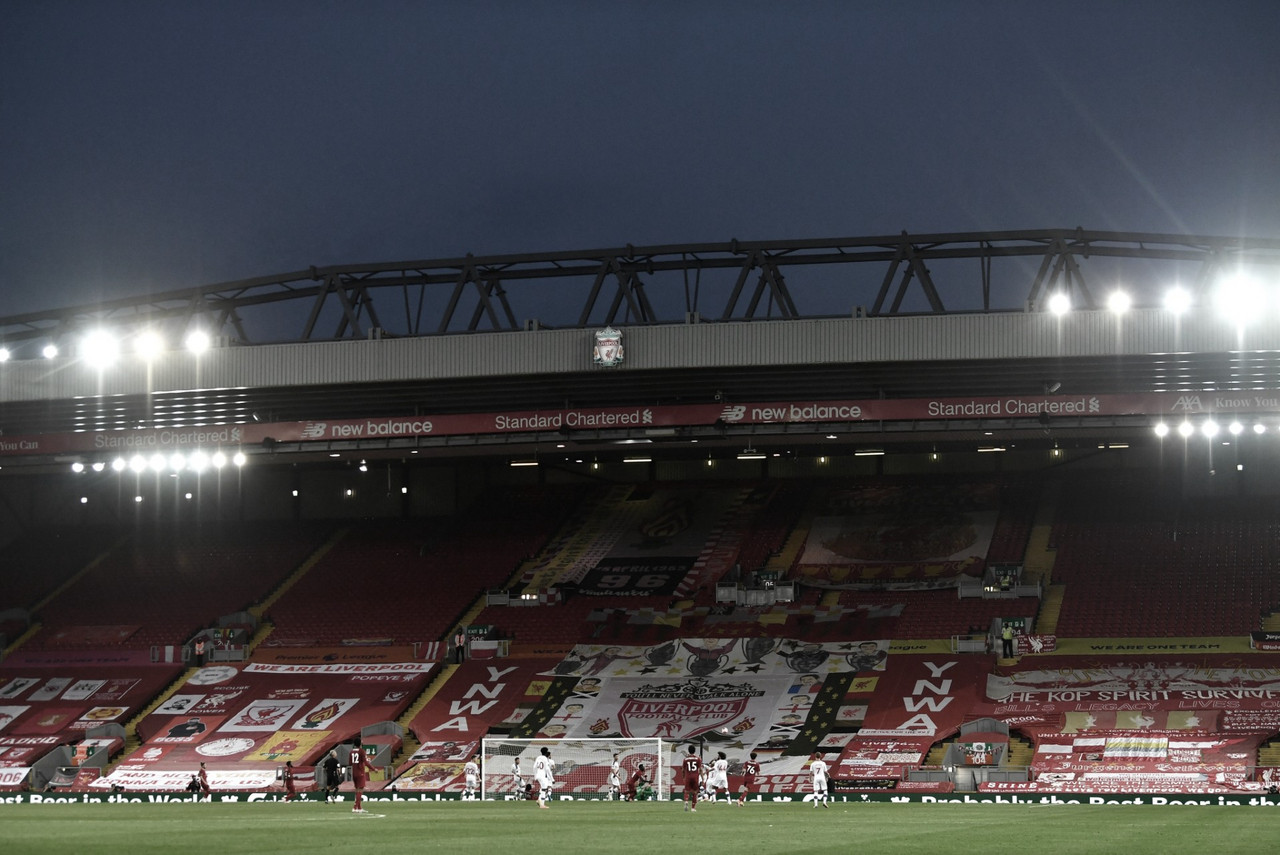 Liverpool critica aglomeração da torcida na festa do título da Premier League: "Inaceitável" Liverpool critica aglomeração da torcida na festa do título da Premier League: "Inaceitável"