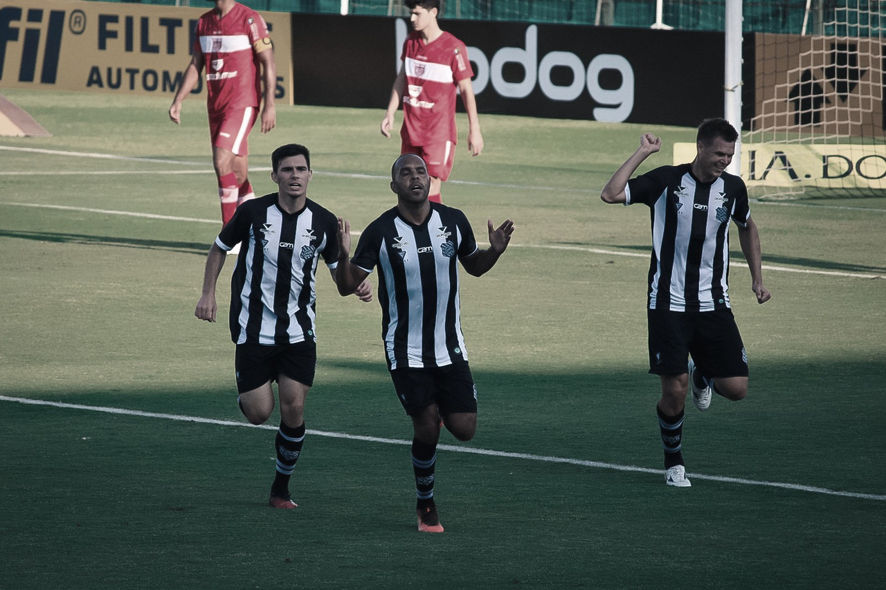 Elano comemora alívio com vitória do Figueirense sobre CRB: "Grupo de pessoas comprometidas" Elano comemora alívio com vitória do Figueirense sobre CRB: "Grupo de pessoas comprometidas"