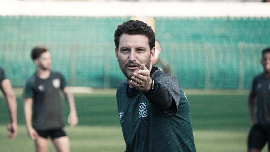 Fim da linha! Figueirense anuncia saída do treinador Elano Fim da linha! Figueirense anuncia saída do treinador Elano