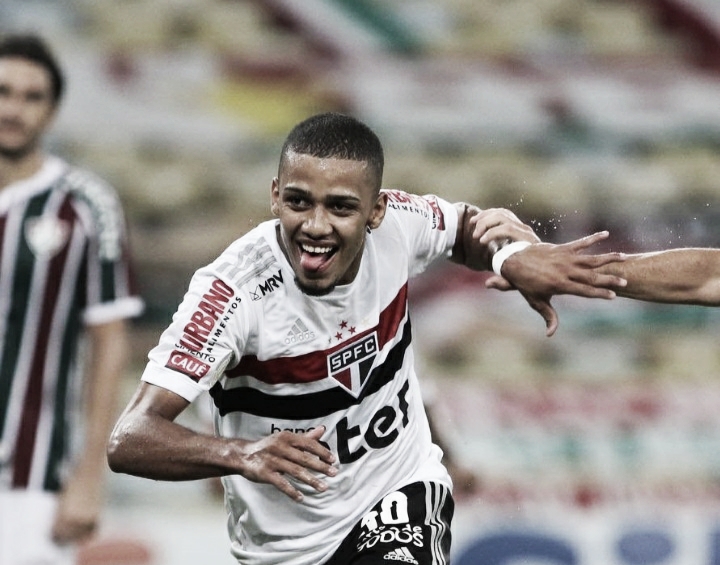 Com dois gols de Brenner, São Paulo vence Fluminense e abre vantagem na liderança