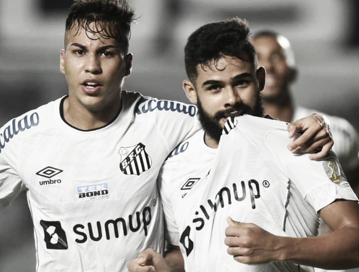 Na estreia de Fernando Diniz, Santos vence Boca Juniors e se mantém vivo na Libertadores