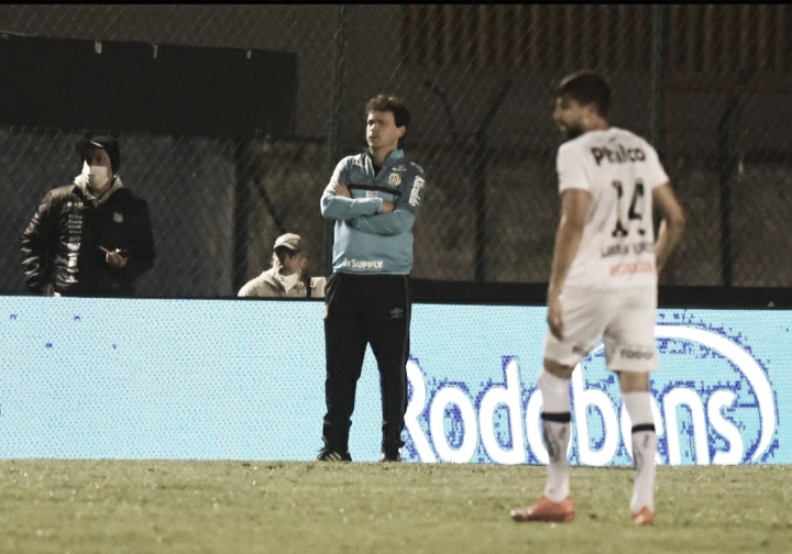 Fernando Diniz valoriza vitória do Santos sobre Cianorte: “Time muito intenso”