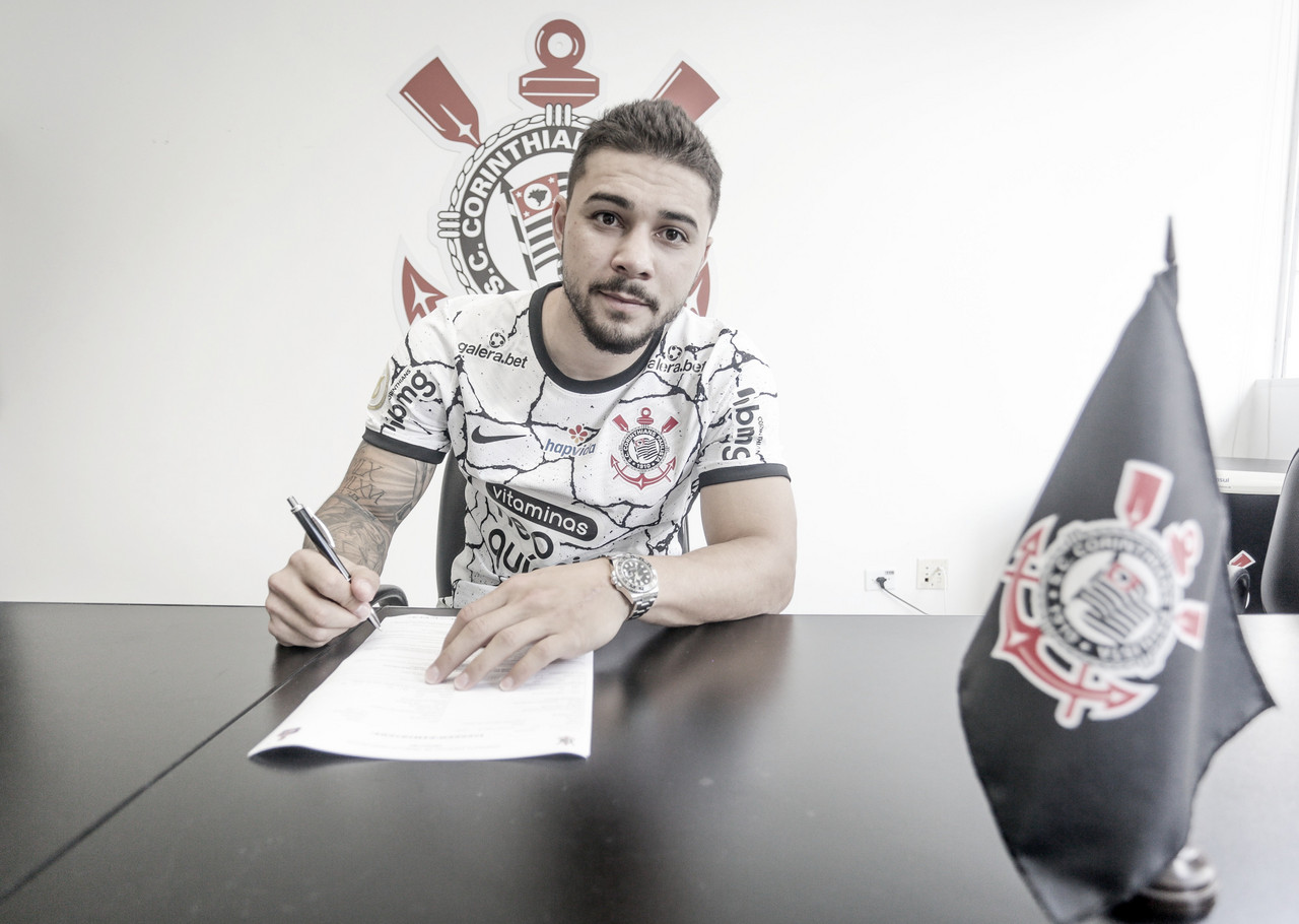 Corinthians oficializa contratação do lateral-direito João Pedro