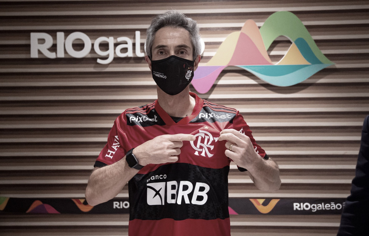 Paulo Sousa desembarca no RJ e se diz ‘muito entusiasmado’ com o Flamengo