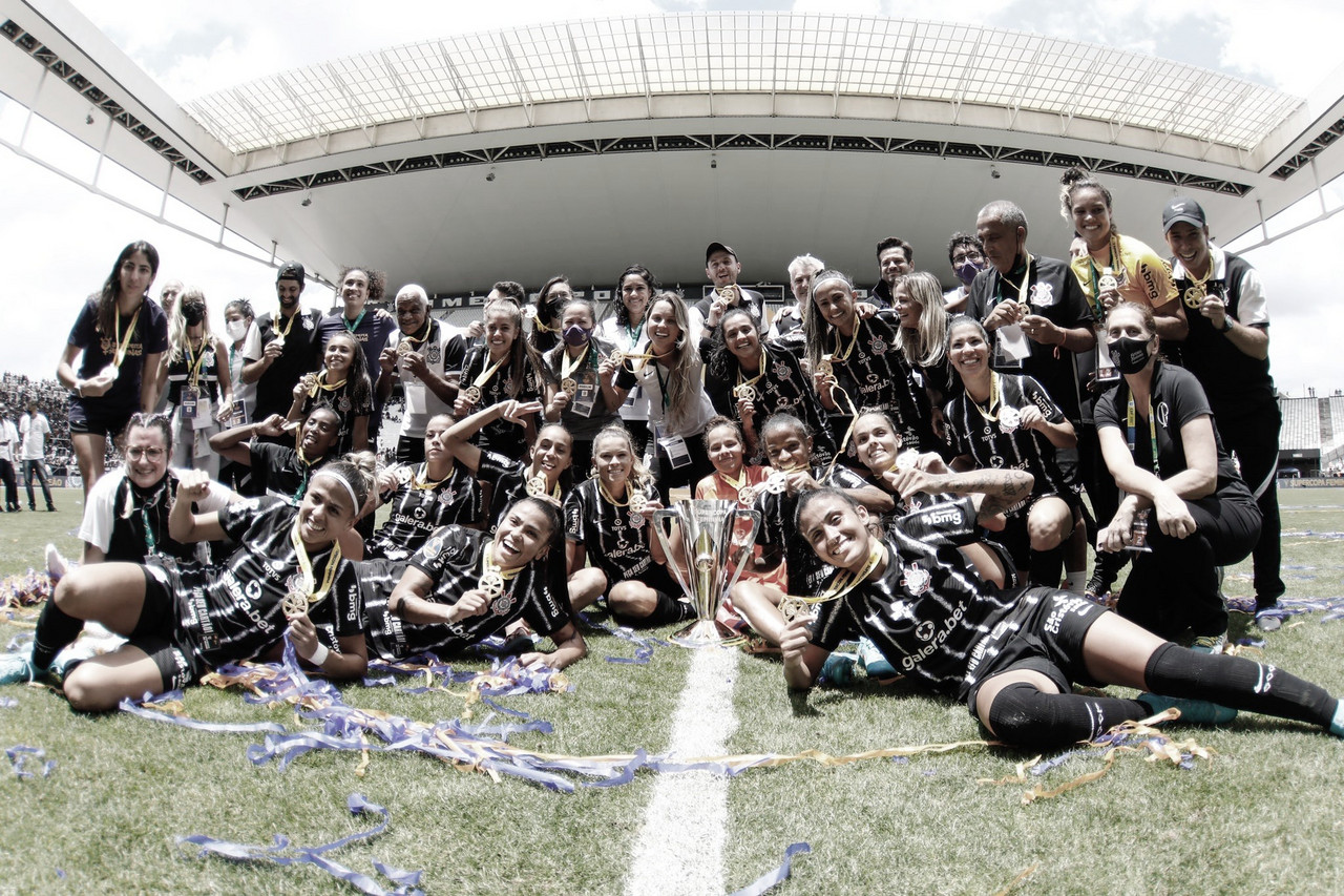 Saiba como o Corinthians se tornou potência no futebol feminino