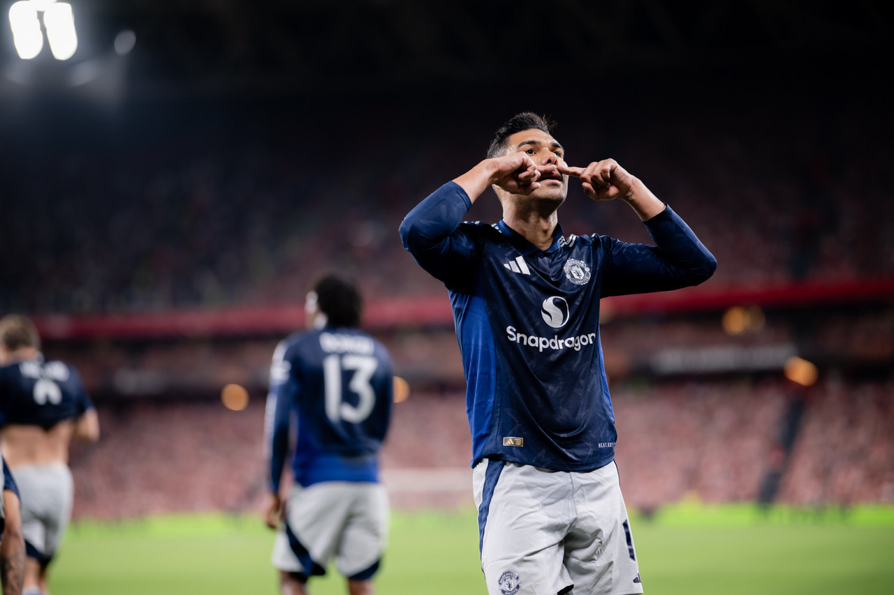 Com gol brasileiro, Manchester United vence bem Athletic fora de casa pela semi da Europa League