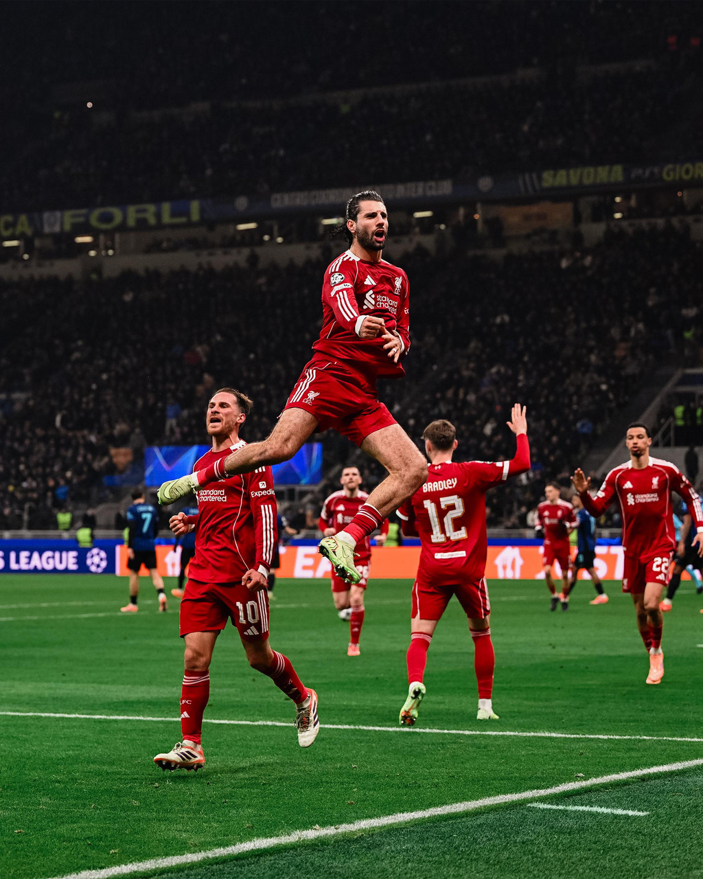 El Liverpool gana por la mínima y le da vida a Slot - VAVEL España
