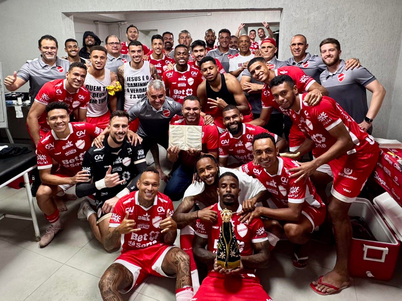 Vila Nova vence a Ponte Preta e assume vice-liderança da Série B