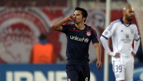 L'Olympiacos vede le streghe, ma Saviola lo porta agli ottavi