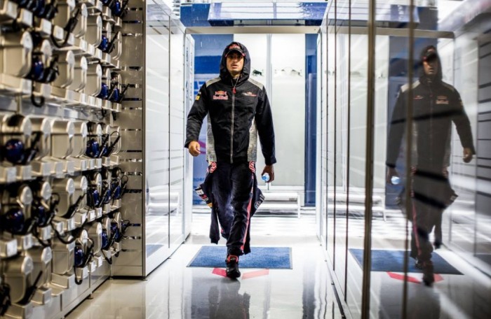 F1 - Clamoroso, Sainz lascia la Toro Rosso: correrà in Renault dal GP di Malesia